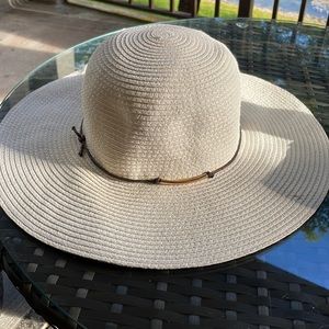 Artic white floppy beach hat